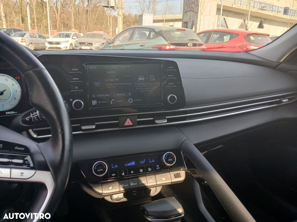 Hyundai Elantra 1.6 l 123 CP CVT Exclusive Navi - 8