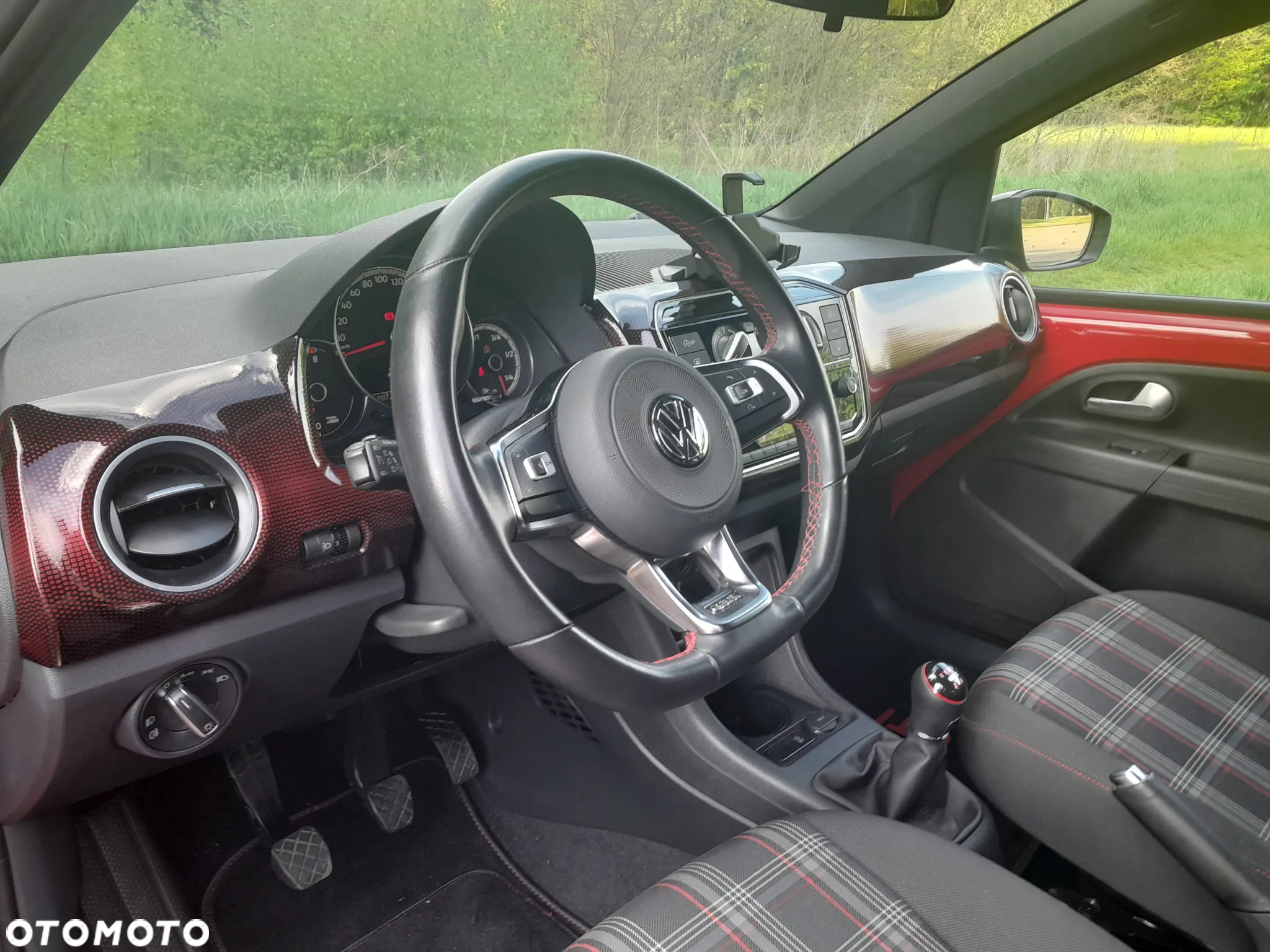 Volkswagen up! GTI - 20