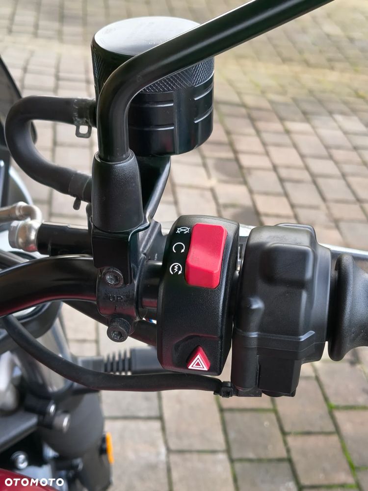 Triumph Street Twin - 14