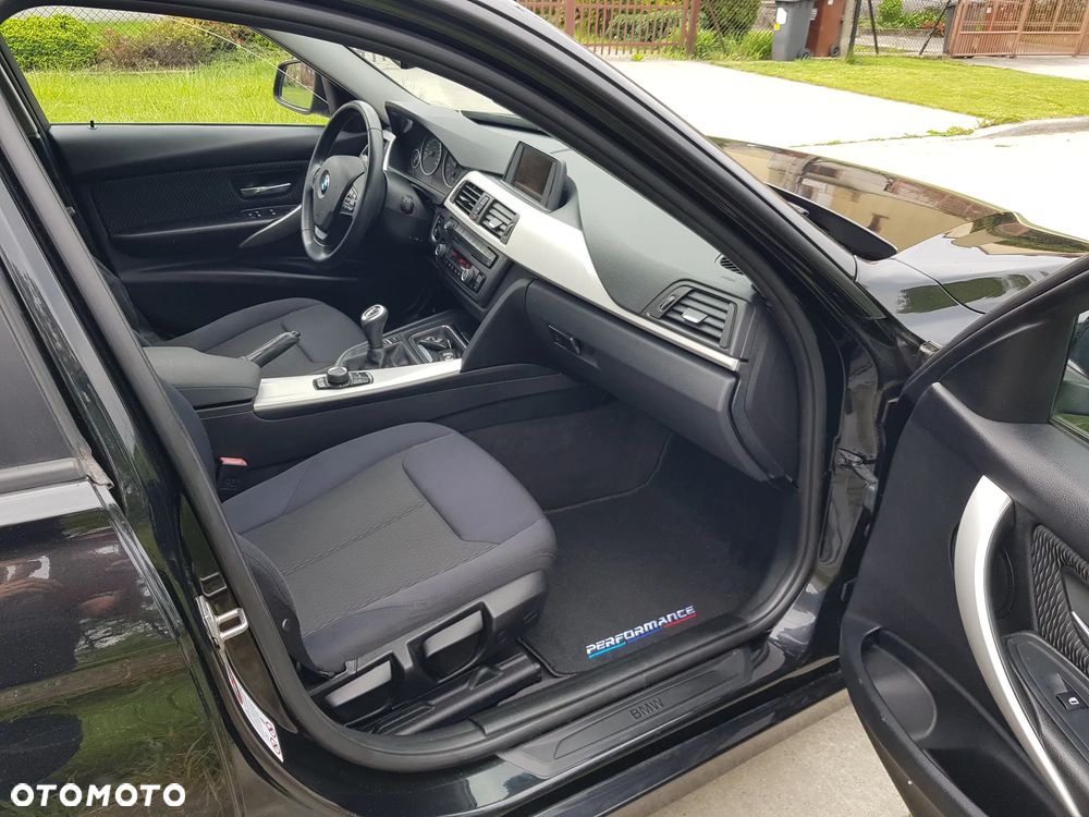 BMW Seria 3 320d DPF - 13