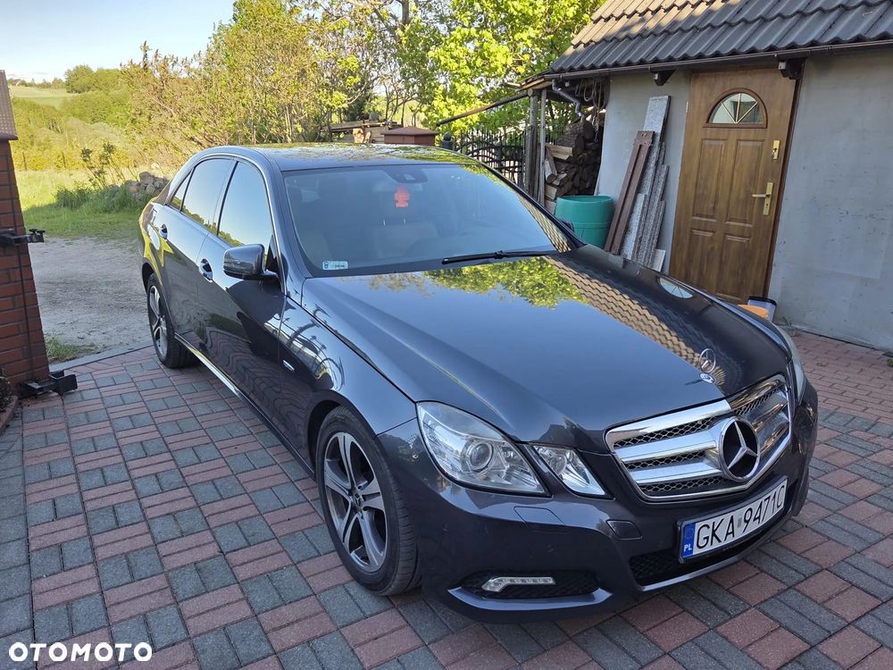 Mercedes-Benz Klasa E 220 CDI DPF BlueEFFICIENCY Automatik - 3