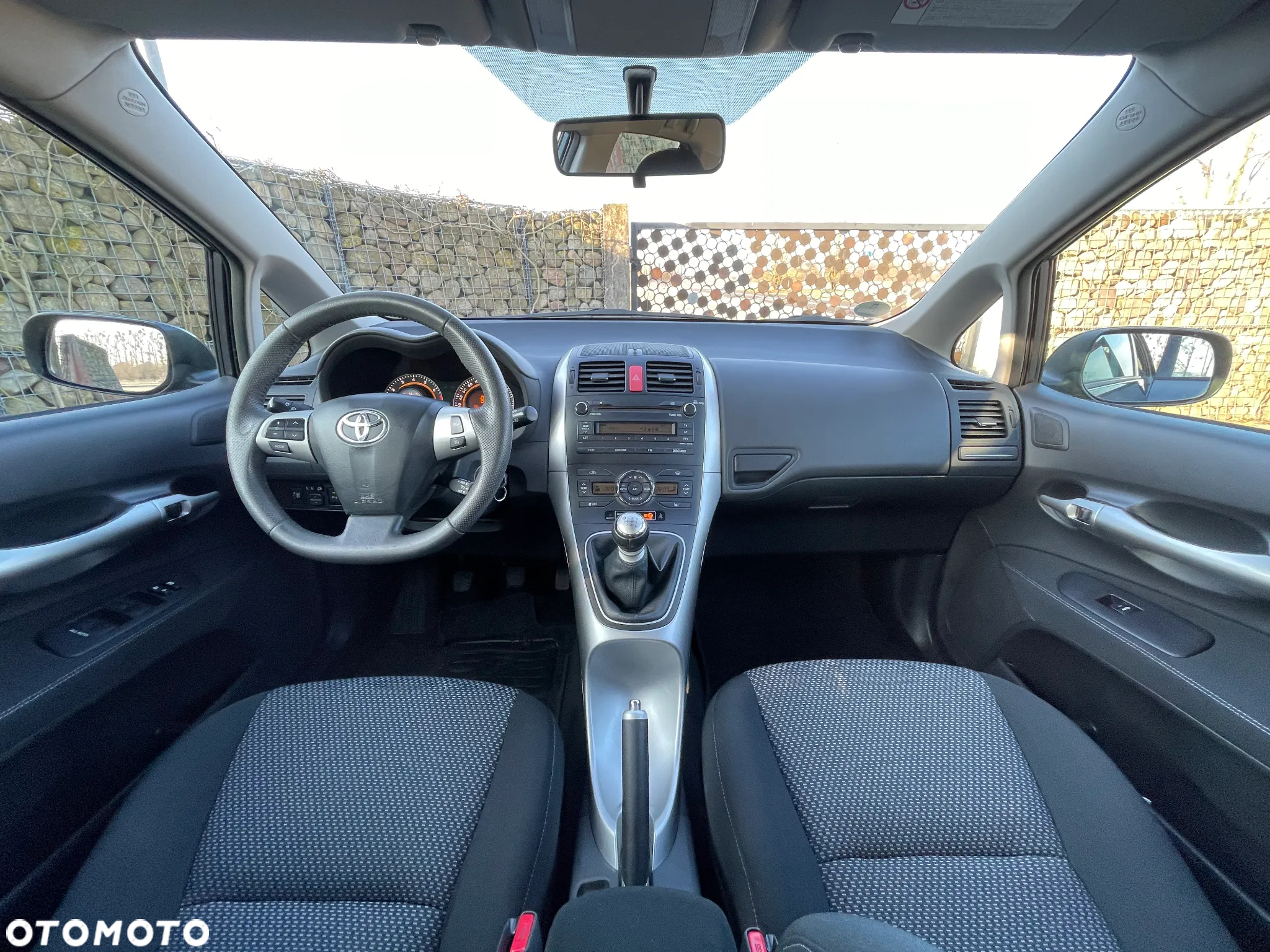 Toyota Auris 1.6 Premium + - 4