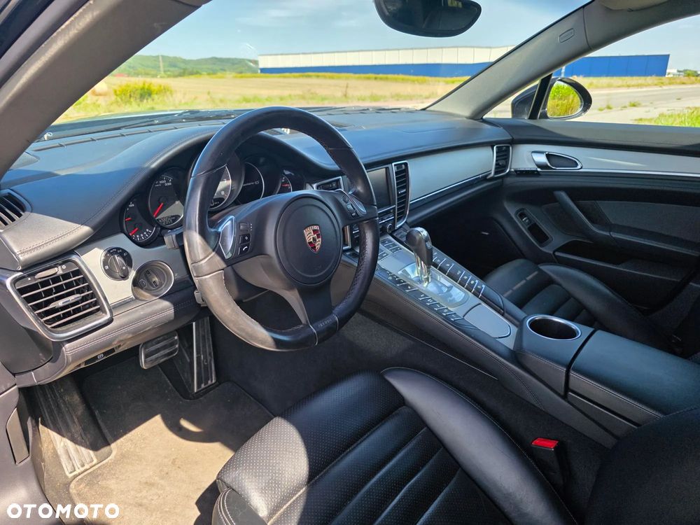 Porsche Panamera 4S PDK - 32