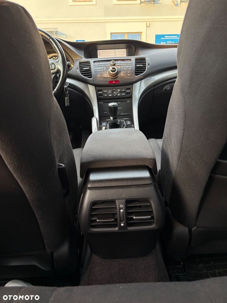 Honda Accord 2.0 Executive Nav - 28