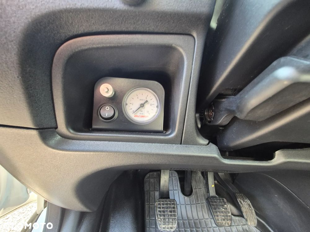 Iveco DAILY PLANDEKA 12EP 3.0 180KM MANUAL SERWIS ASO BEZWYPADKOWY ZADBANY 2023 PODUSZKI FV23% KLIMA WEBASTO 35S18 FULL LED - 17