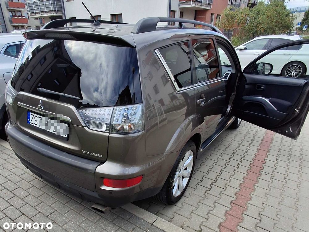Mitsubishi Outlander - 2