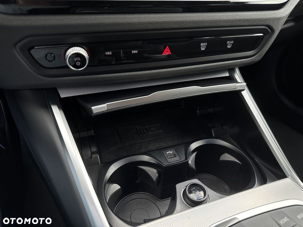 BMW Seria 3 320d xDrive - 17