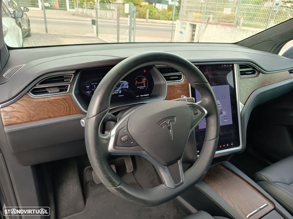 Tesla Model X 100D - 23