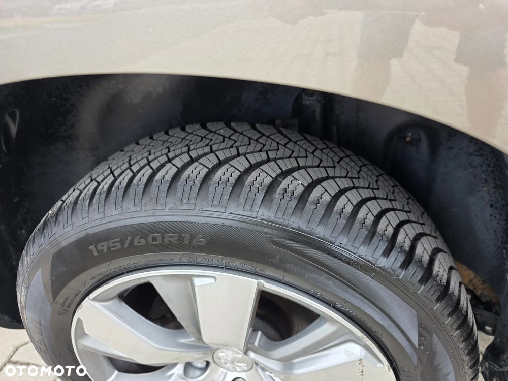 Peugeot 2008 1.2 Pure Tech Style EU6 - 28