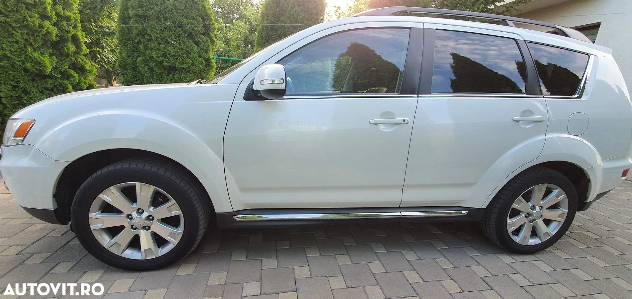 Mitsubishi Outlander - 4