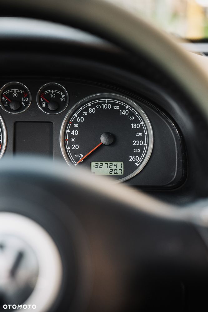 Volkswagen Passat 1.6 Exclusive - 22