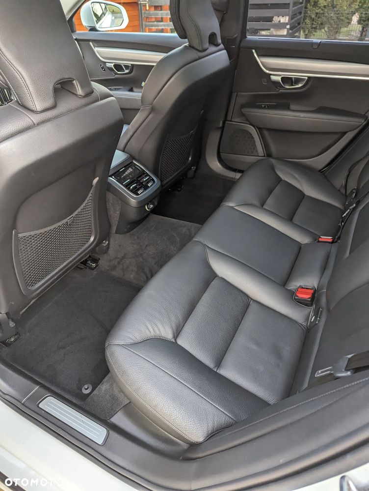 Volvo V90 D4 Momentum Pro - 17