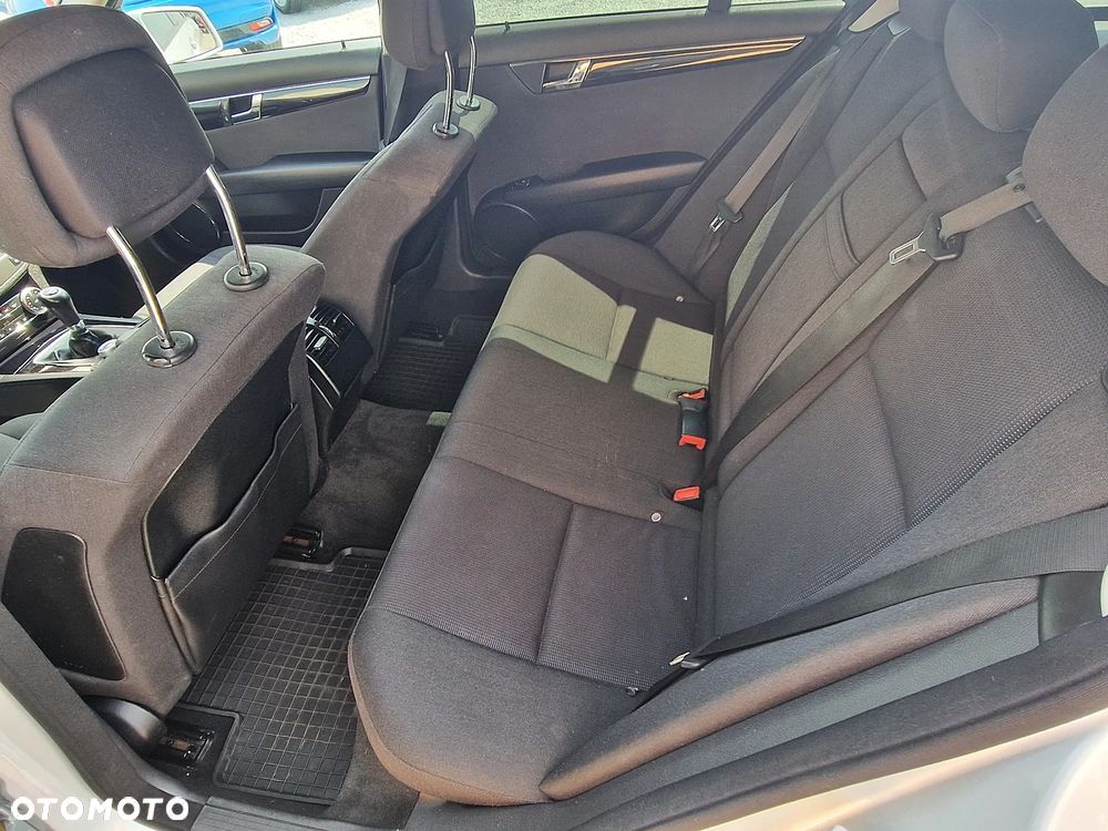 Mercedes-Benz Klasa C 180 CGI BlueEFFICIENCY Elegance - 10