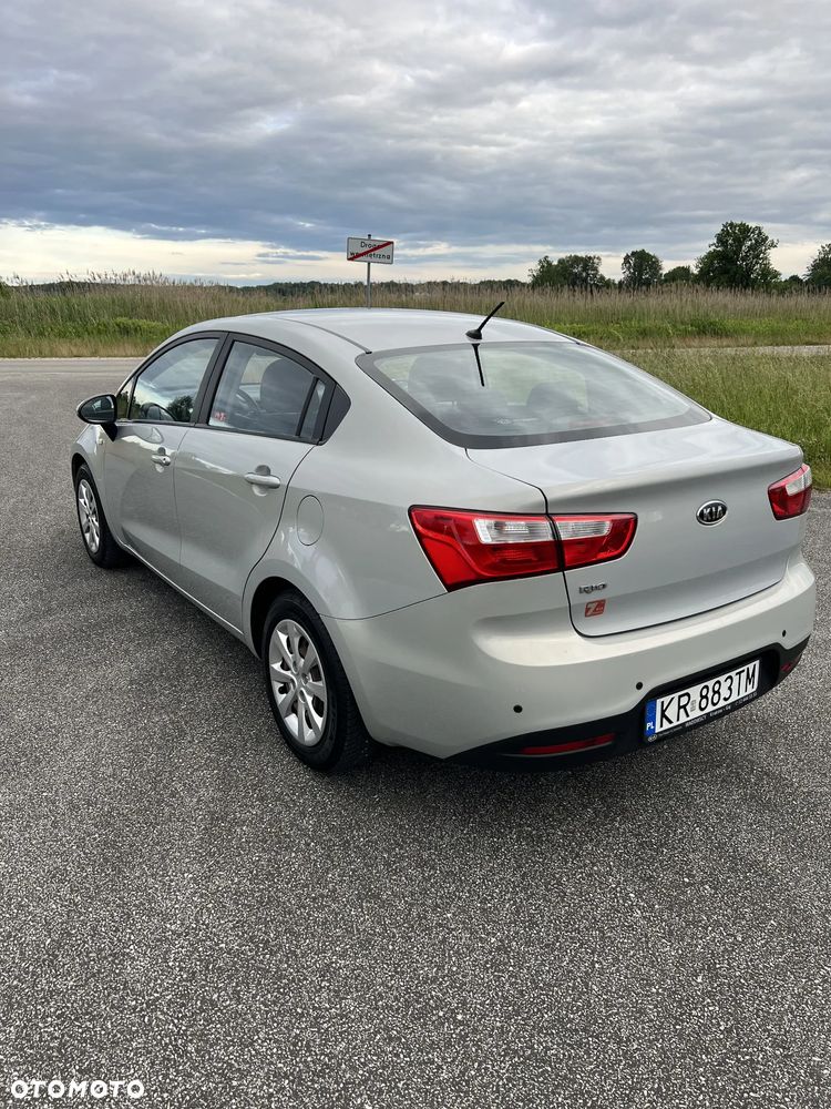 Kia Rio - 4