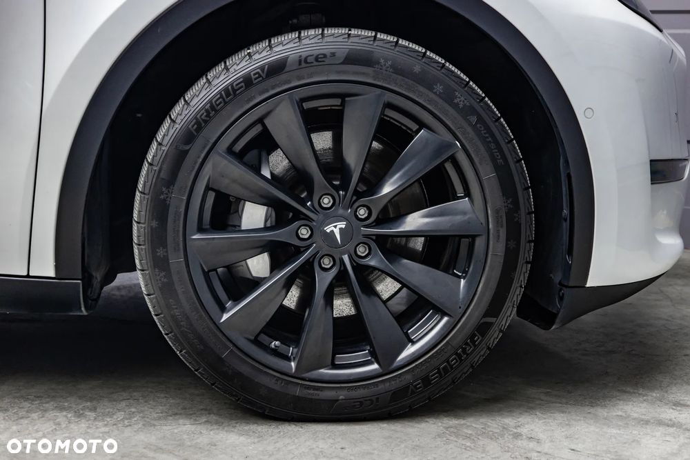 Tesla Model Y - 36