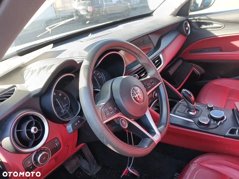 Alfa Romeo Stelvio - 16