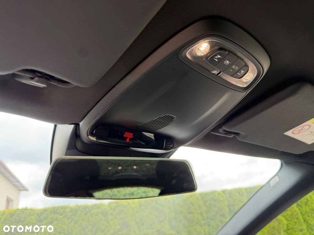 Volvo V40 D2 Drive-E R-Design Momentum - 14