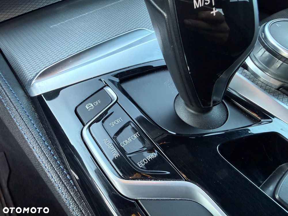 BMW Seria 5 520d M Sport - 16