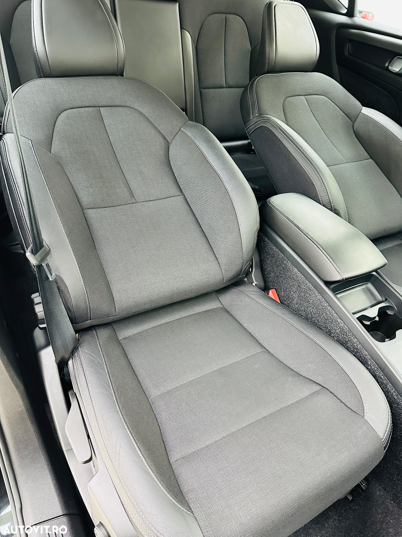 Volvo XC 40 - 25