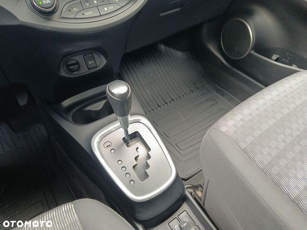 Toyota Yaris - 15