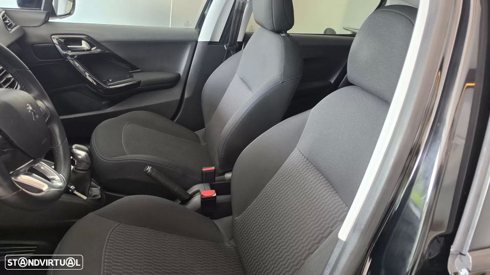 Peugeot 208 1.2 PureTech Signature - 42