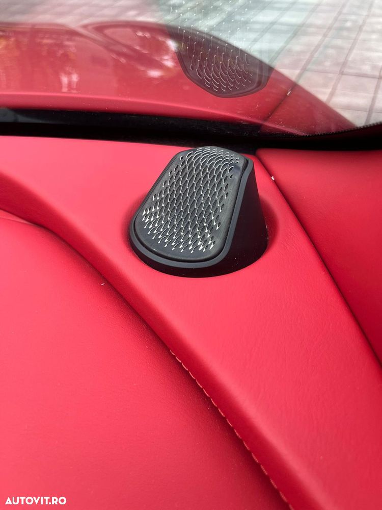 Aston Martin DBX - 12