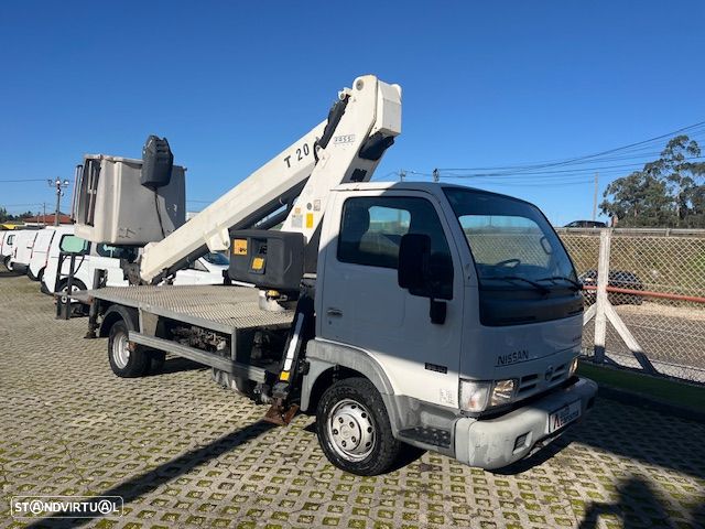 Nissan CABSTAR 3.0 COM BARQUINHA 20 M - 4