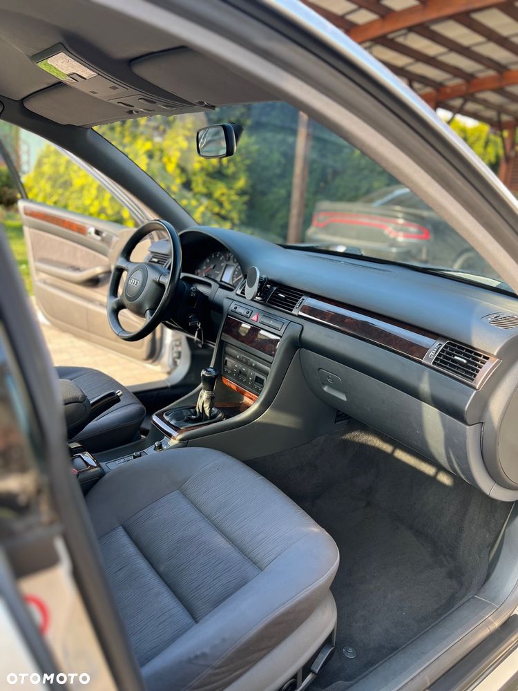 Audi A6 Limousine 2.4 - 12
