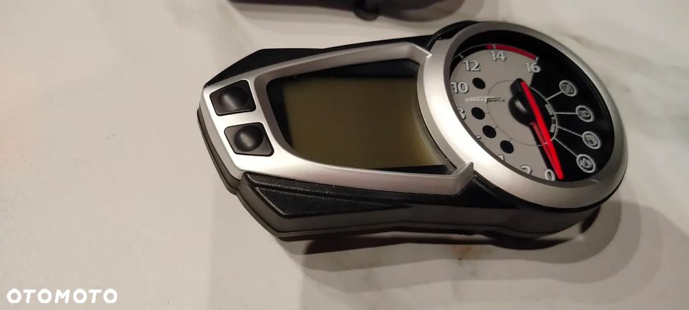 TRIUMPH STREET TRIPLE 675 LICZNIK ZEGARY - 4