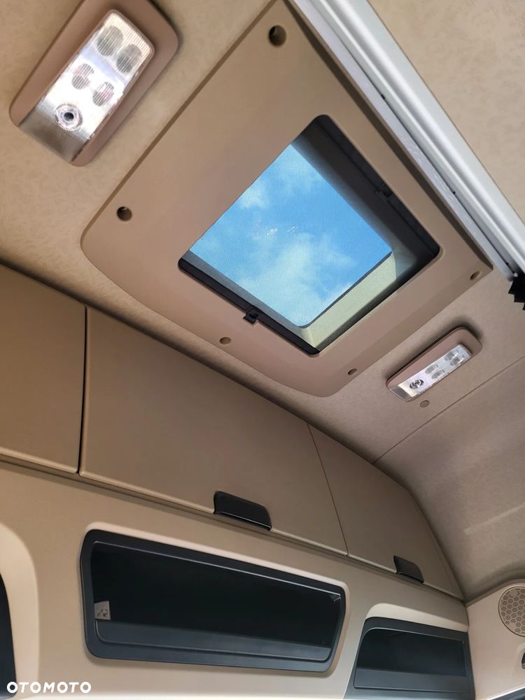 Mercedes-Benz Actros - 12