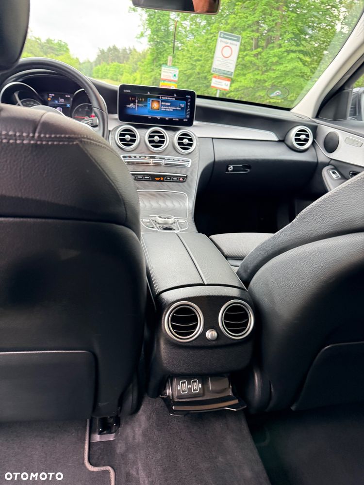 Mercedes-Benz Klasa C 220 d 4Matic 9G-TRONIC Avantgarde - 21