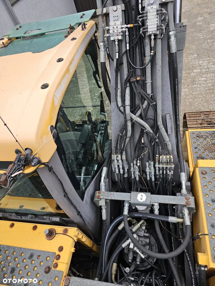 Volvo EC 220DL - 18