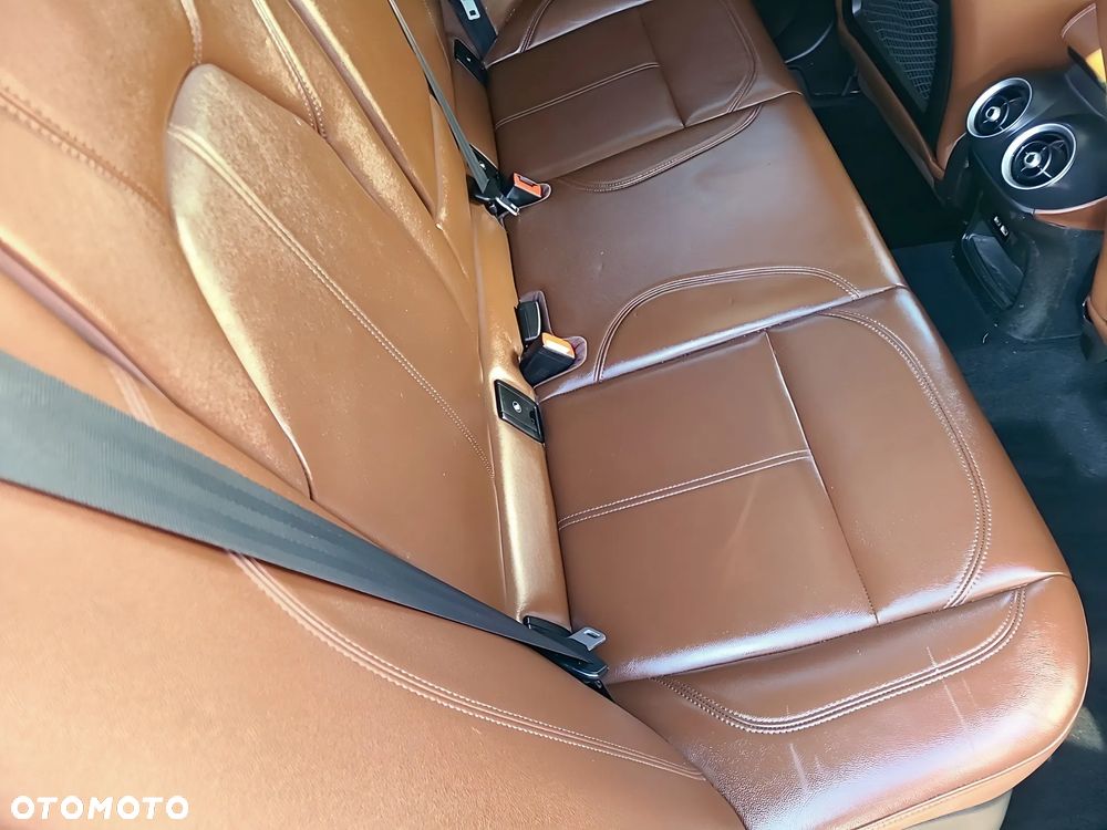 Alfa Romeo Stelvio 2.0 Turbo 16V AT8-Q4 Ti - 15