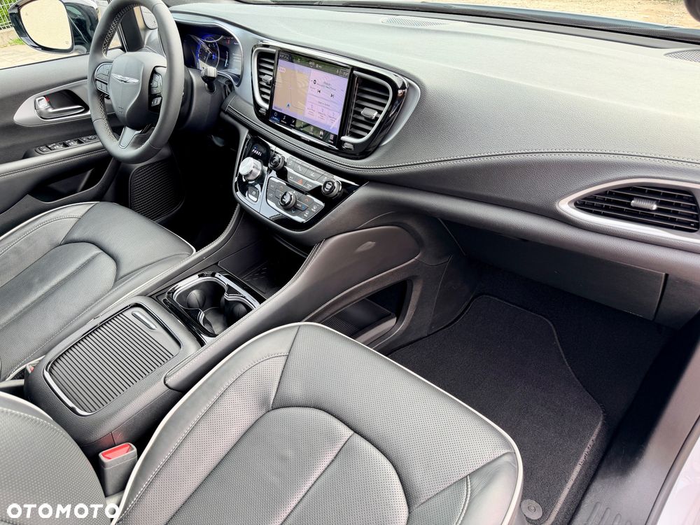 Chrysler Pacifica - 39