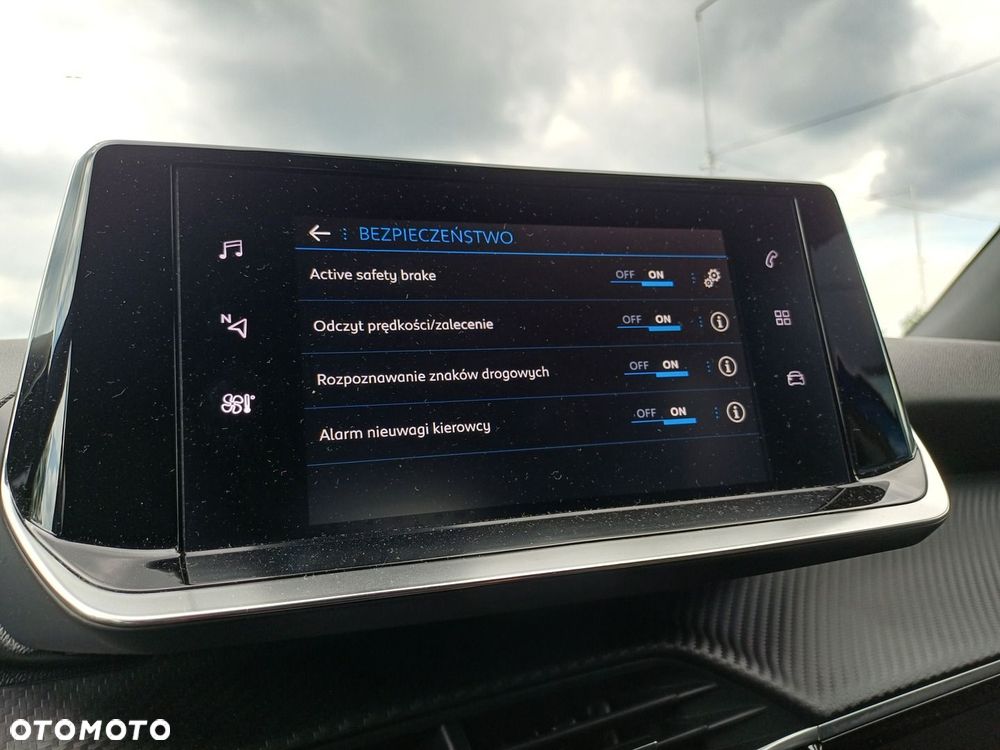 Peugeot 2008 1.2 PureTech Allure Pack S&S - 19