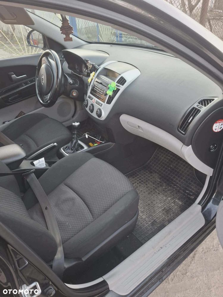 Kia Ceed 1.6 CRDi LX - 2