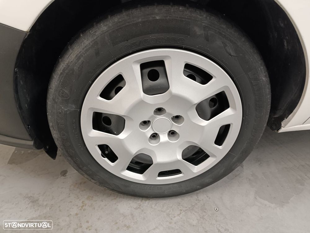 Fiat Doblo 1.6 M-Jet XL (3 Lug. ) - 30