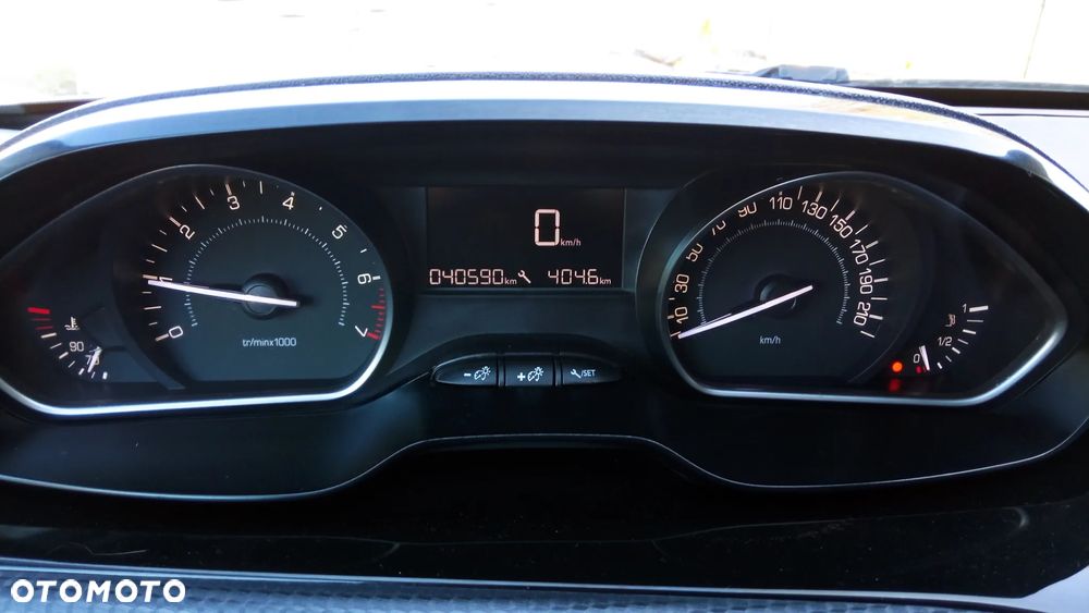 Peugeot 2008 1.2 Pure Tech Style - 28