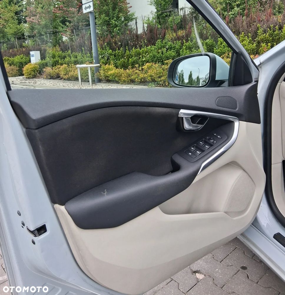 Volvo V40 - 25