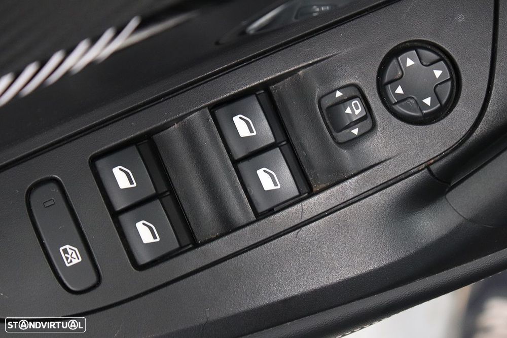 Peugeot 2008 1.2 PureTech Allure - 21