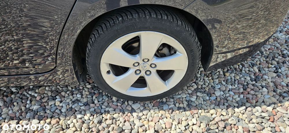 Toyota Prius (Hybrid) - 13