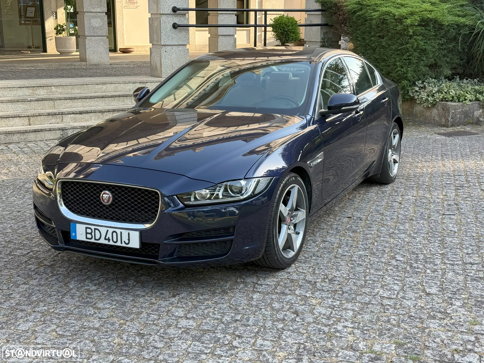 Jaguar XE 2.0 D SE - 4