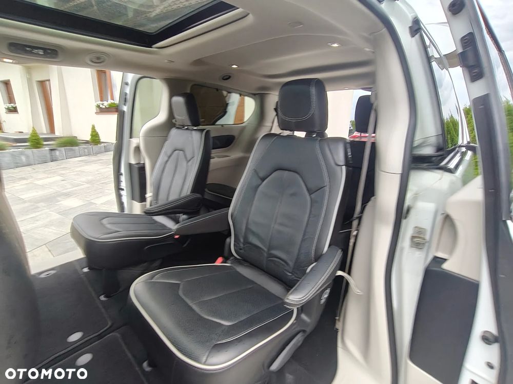 Chrysler Pacifica - 38