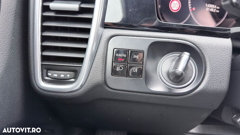 Porsche Cayenne - 22