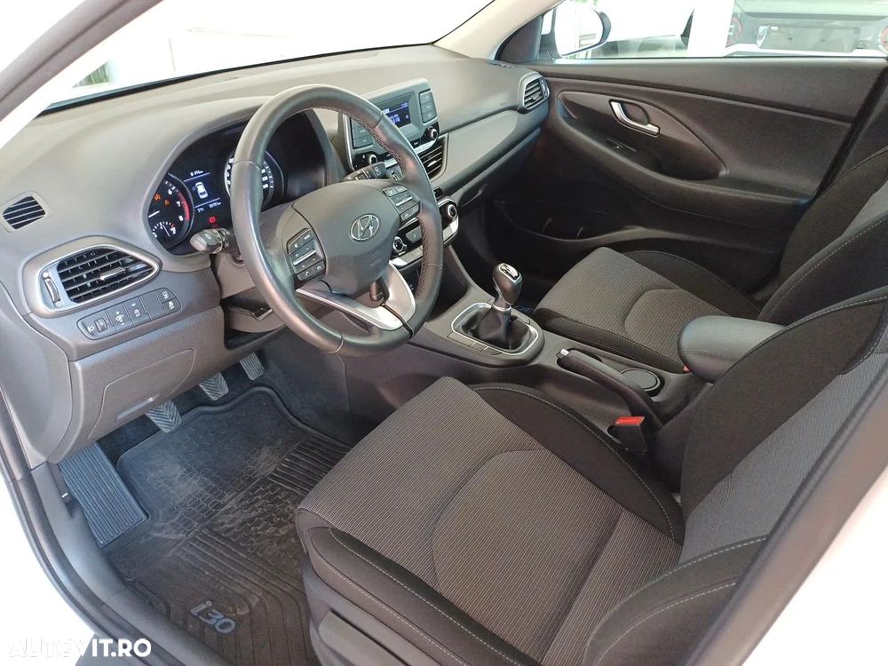 Hyundai i30 1.5 110CP 5DR M/T Comfort - 11