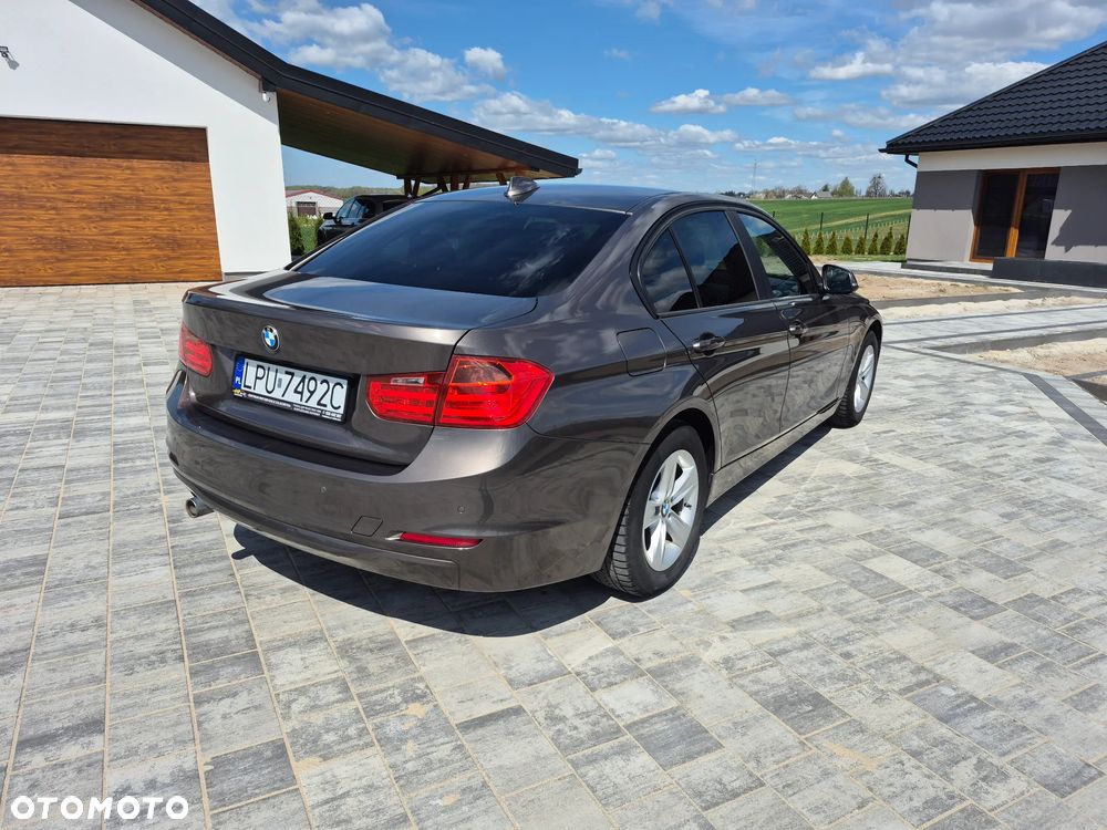 BMW Seria 3 316d - 17