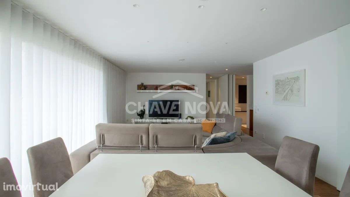 T3 c/ Varanda no Centro de Vila Nova de Gaia - Grande imagem: 2/50