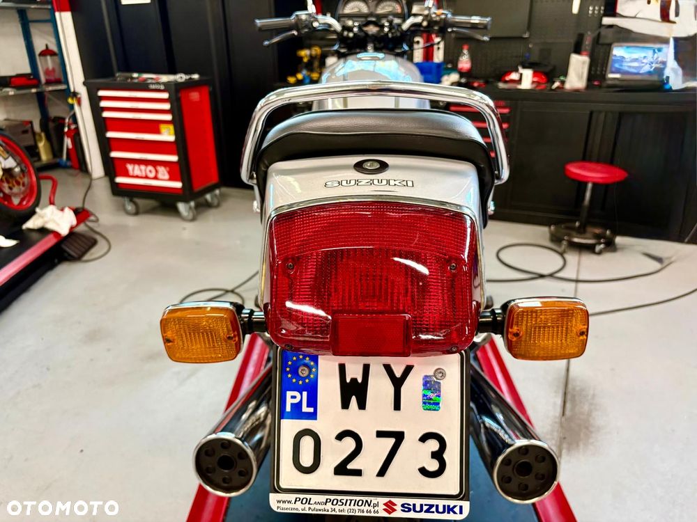 Suzuki GSX - 23