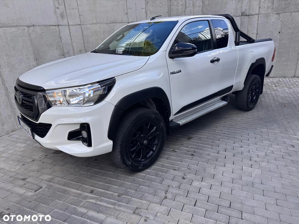 Toyota Hilux - 1