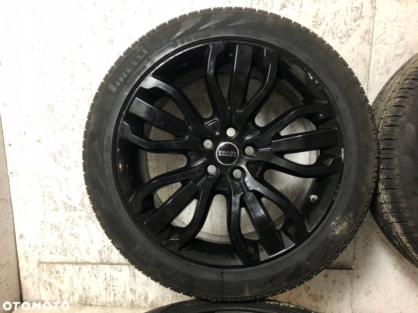RANGE ROVER KOŁA ALUFELGI 275/45 R21 PIRELLI - 2